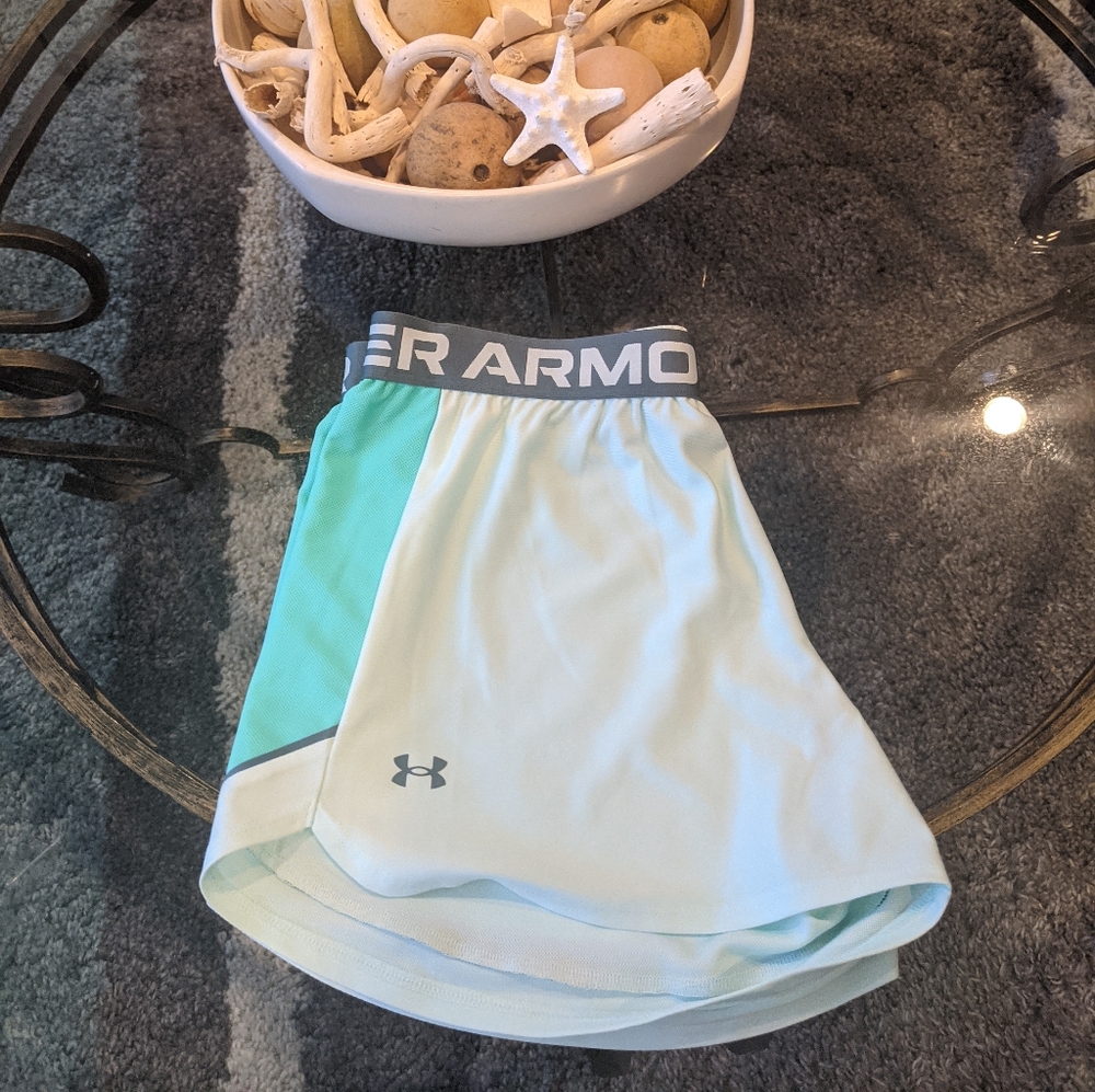 Under Armour short